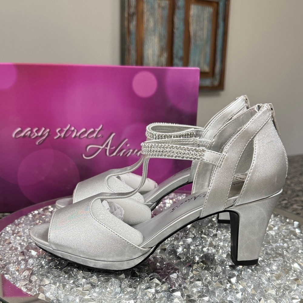 easy street Silver Satin Flash Silver Rhinestone Strap Block Heels NEW 7.5 Wide